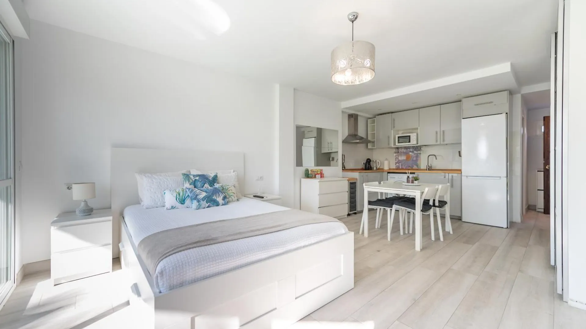 Moderno Estudio Y Piscina A 50 Metros De La Playa Marbella 0*,